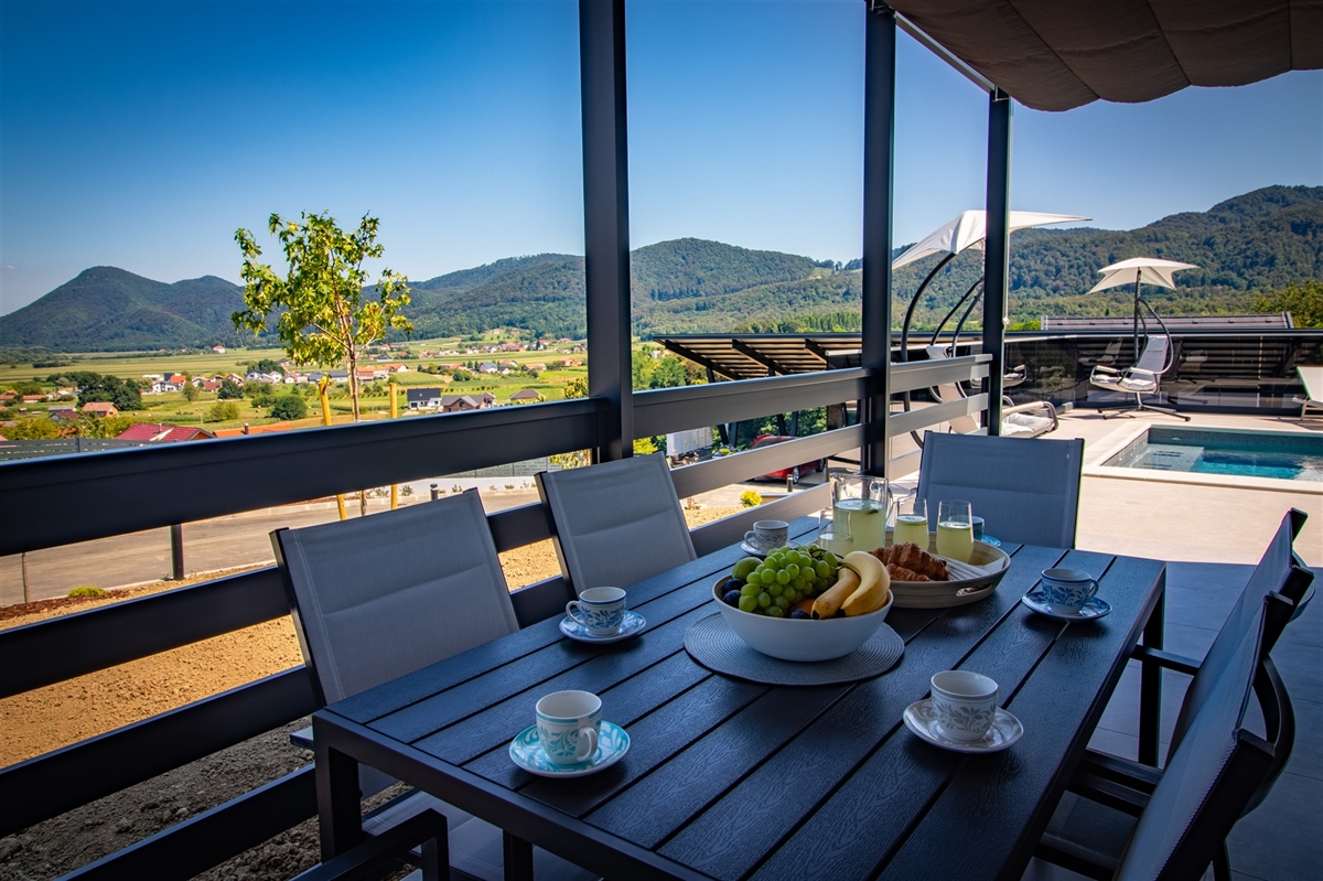 Ein wunderschöner Blick von der Terrasse unseres Hauses Vinea.